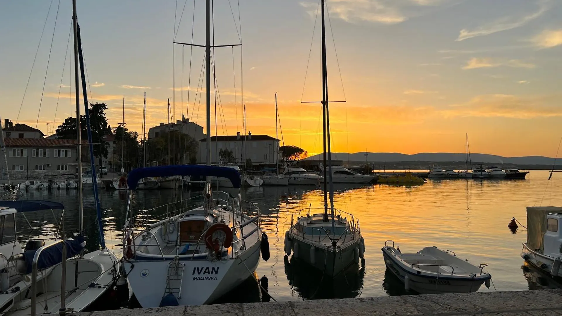 Grosszuegige 6-Personen Ferienwohnung In Kroatien Malinska Κροατία
