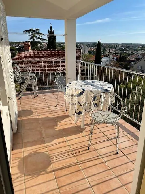 Апартаменты Grosszuegige 6-Personen Ferienwohnung In Kroatien Малинска